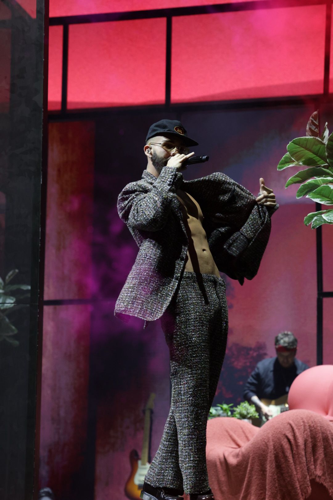 Manuel Turizo llena de canciones y bailes el recinto ferial de Las Palmas de Gran Canaria