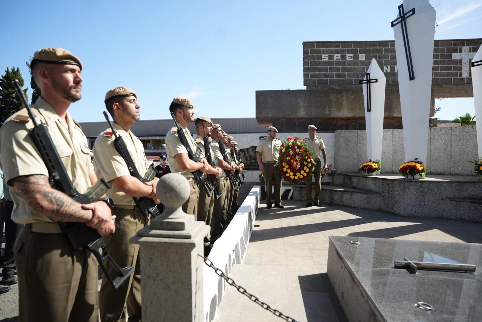 Emotivo acto de homenaje a los caídos por España