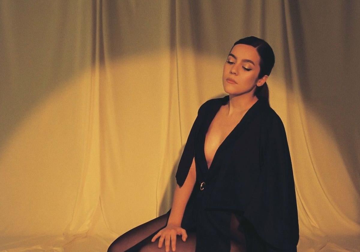 Imagen principal - Valeria Castro, Ale Acosta y Fajardo.