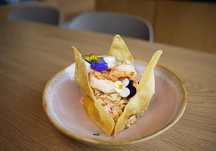 Ensaladilla de gambón.