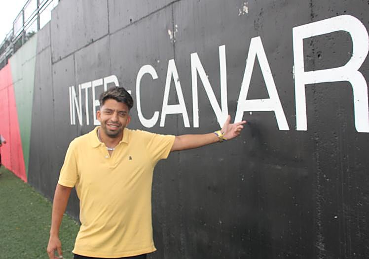 Alejandro Perdomo, en las instalaciones del Inter Canarias. Uno de los técnicos noveles con formación que conocen de al problemática del técnico canario fuera de las islas.