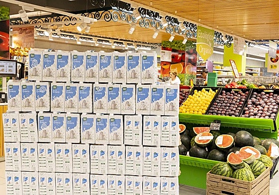 HiperDino «Lo da todo» en la Gran Recogida del Banco de Alimentos y espera superar en esta campaña los 47.000 kg recaudados en 2024