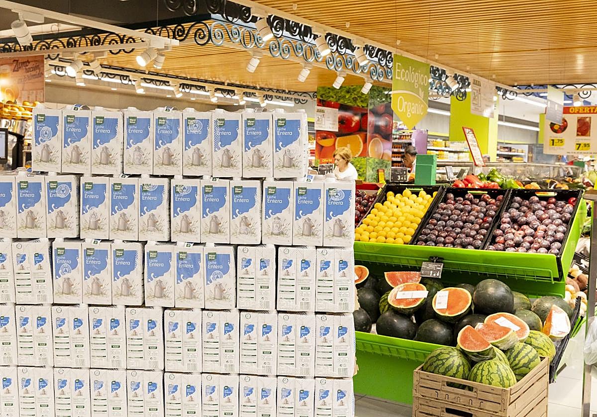 HiperDino «Lo da todo» en la Gran Recogida del Banco de Alimentos y espera superar en esta campaña los 47.000 kg recaudados en 2024
