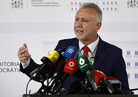 Ángel Víctor Torres comparece en rueda de prensa desde la sede de su ministerio
