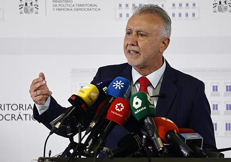 Ángel Víctor Torres comparece en rueda de prensa desde la sede de su ministerio