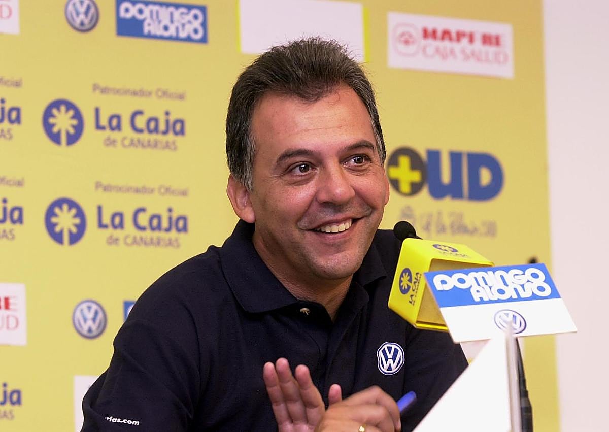 Imagen secundaria 1 - Arriba, Pacuco Rosales, protagonista del ascenso de Segunda B a Segunda con la UD. Debajo, a la izquierda, Juan Manuel Rodríguez; y a la derecha, Juanito Rodríguez.