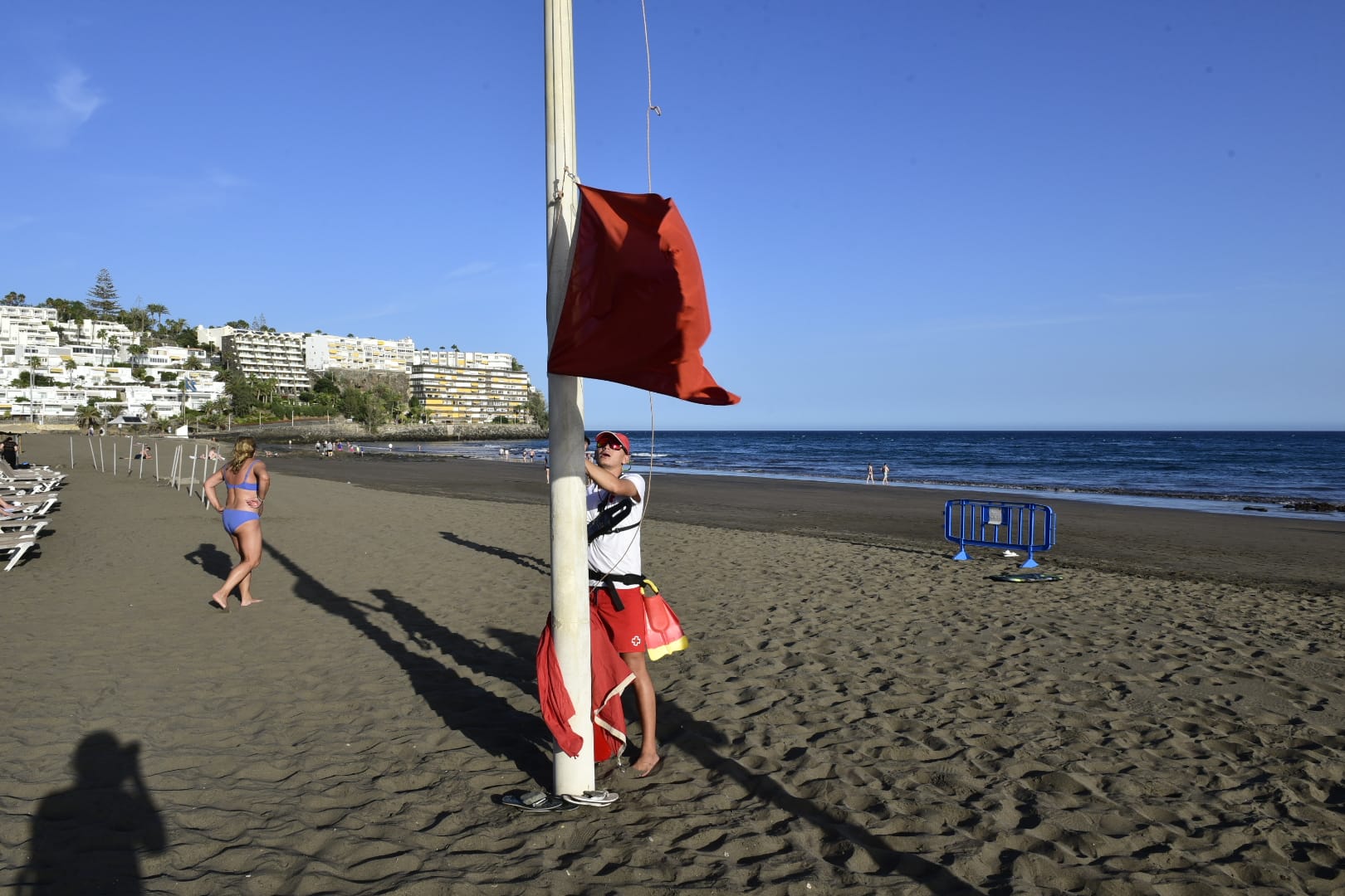 Imagen secundaria 1 - Melenara y Vargas siguen cerradas al baño y Las Burras y San Agustín abren hoy