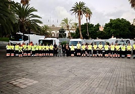 Integrantes del equipo de refuerzo de la limpieza de Las Palmas de Gran Canaria.