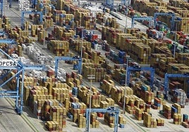 Imagen de las zonas de cargamento del puerto.