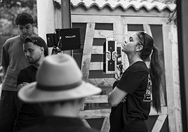 La realizadora Maya Tilelli Álvarez, durante un rodaje.