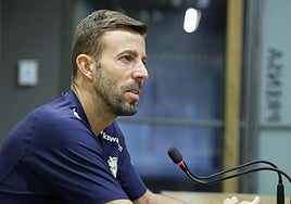 Luis García en rueda de prensa.