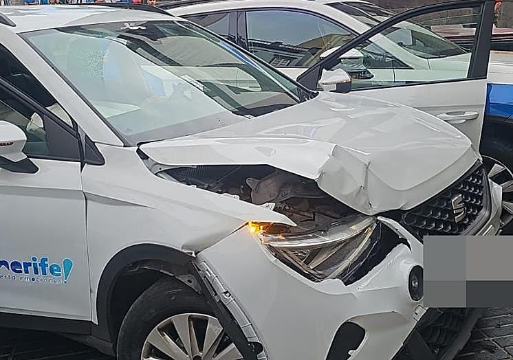 Imagen del vehículo tras la colisión.