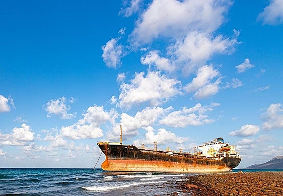 Un petrolero varado.