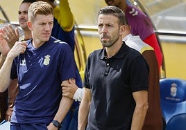 Luis García, este domingo en el banquillo de la UD.