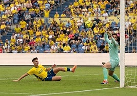 Mika ve cómo entra su remate para subir el empate.