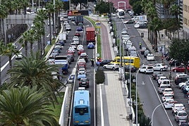 Colas de tráfico en Las Palmas de Gran Canaria.
