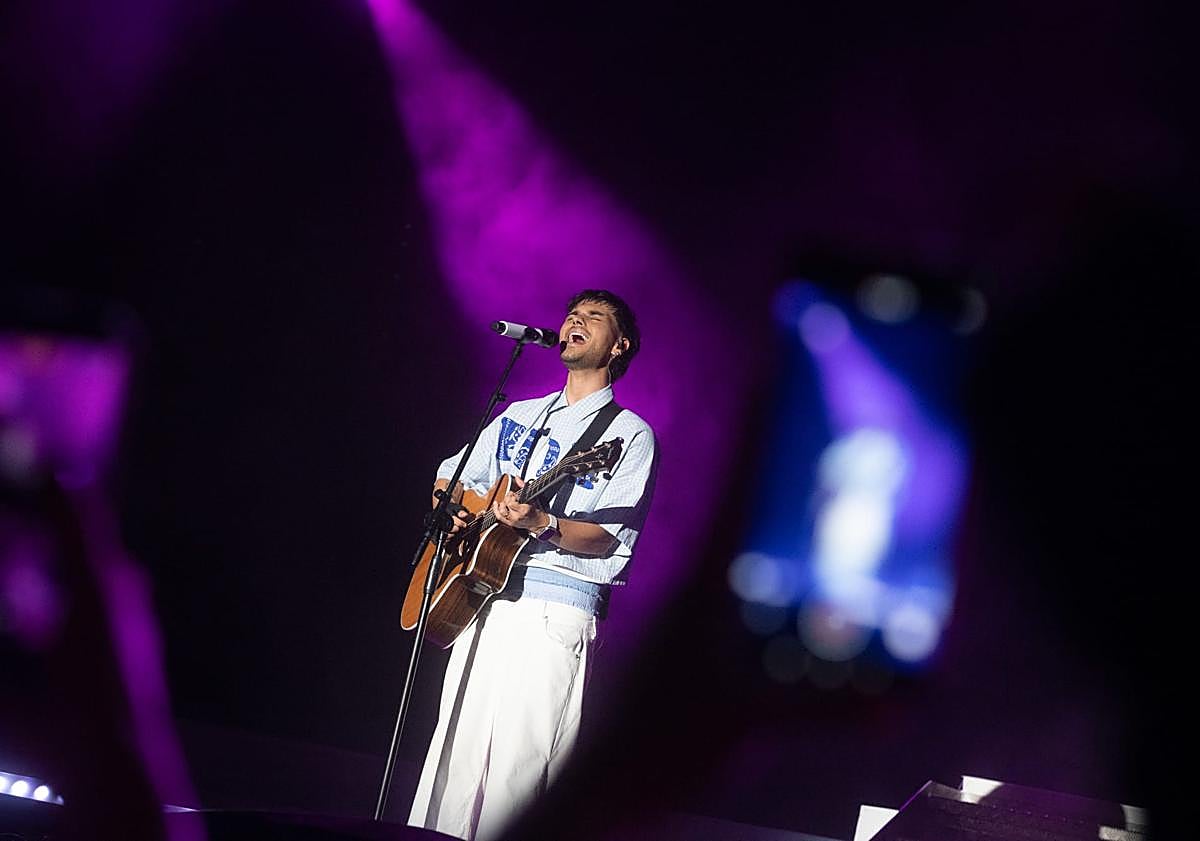 Imagen principal - Abraham Mateo, Lucho RK y Lucrecia, sobre el escenario.