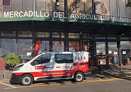 Unidad de hemodonación en el mercadillo de La Matanza, en Tenerife.