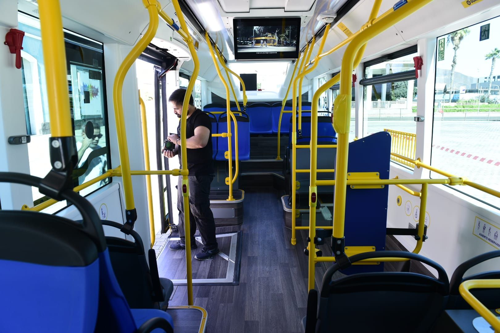 La presentación de las nuevas guaguas, en imágenes