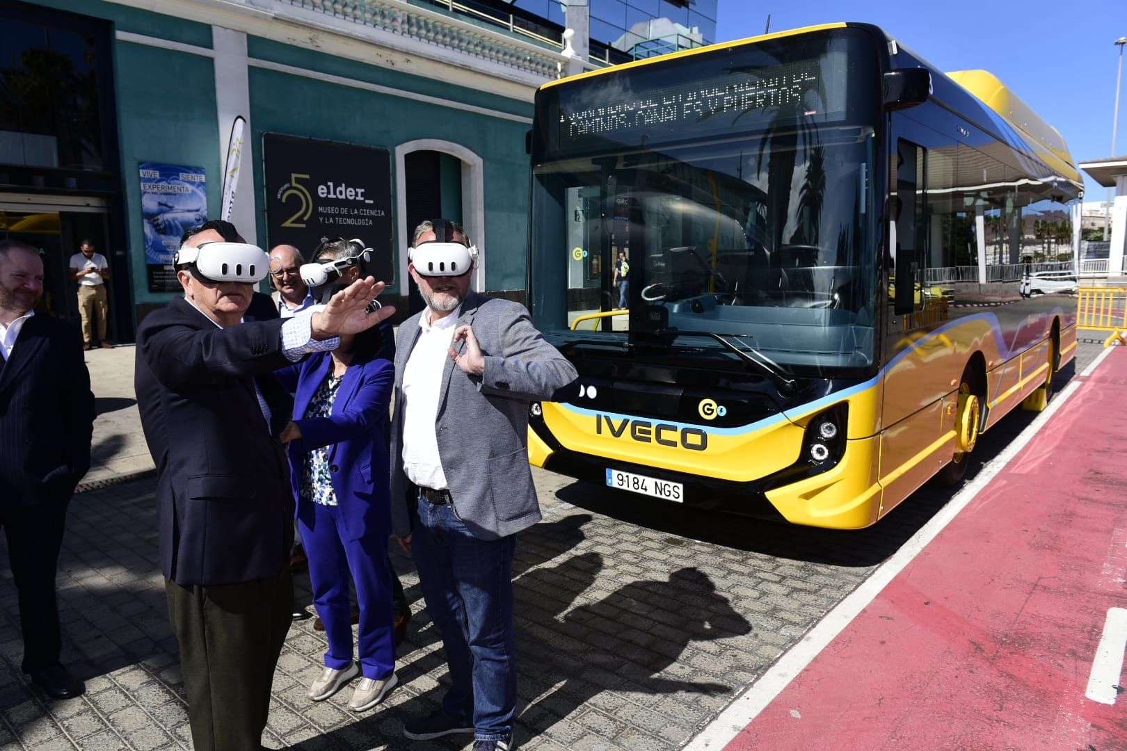 La presentación de las nuevas guaguas, en imágenes