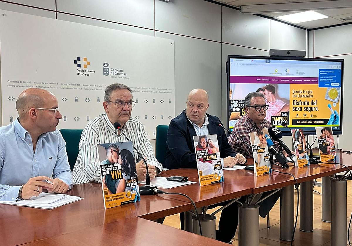 Momento de la rueda de prensa ofrecida este martes en Santa Cruz de Tenerife sobre la campaña de prevención de ITS.