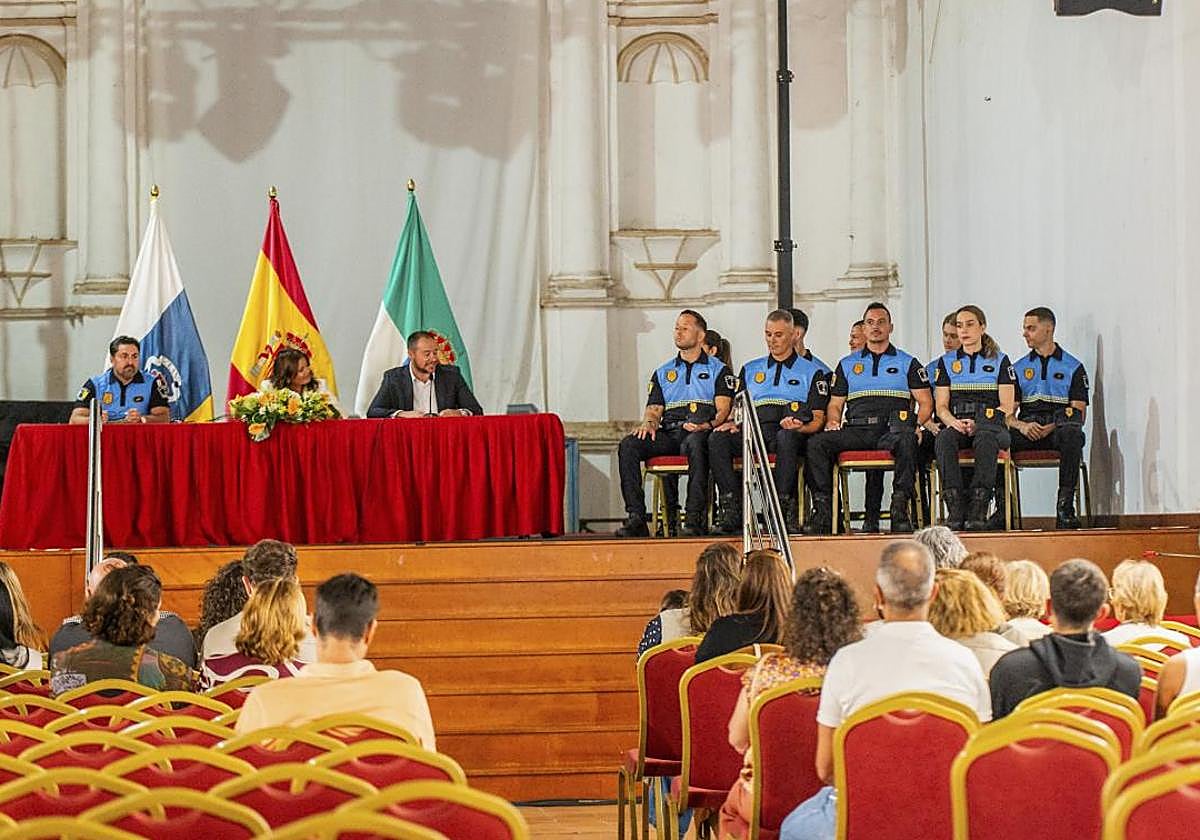 Toma de posesión de nuevos agentes.