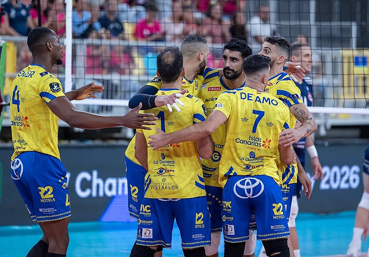 Imagen principal - El CV Guaguas borra al Olympiacos y pide otra ronda de Champions (3-0)