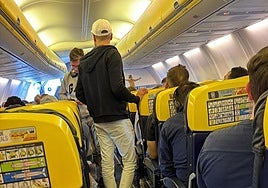 Imagen del interior del vuelo en plena emergencia.