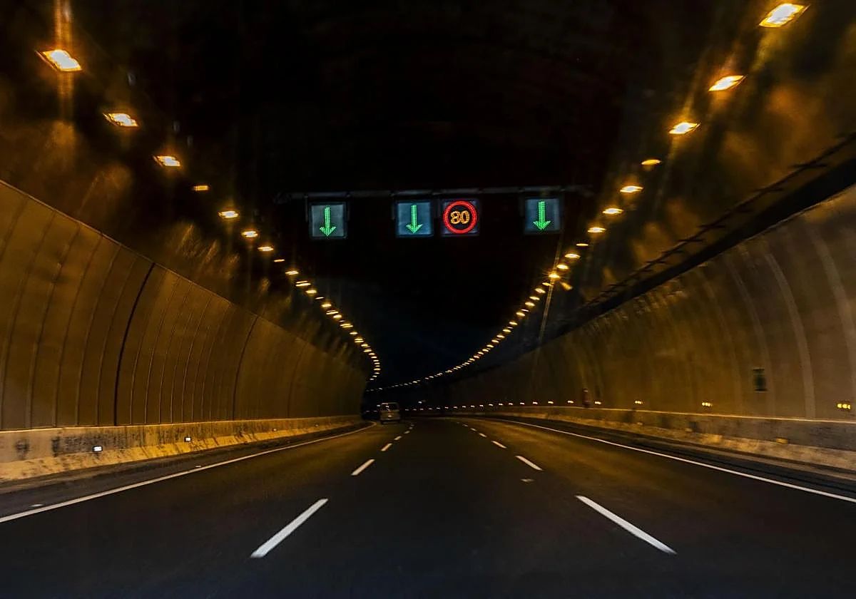 Vista interior del túnel Adolfo Cañas, en La Laja.