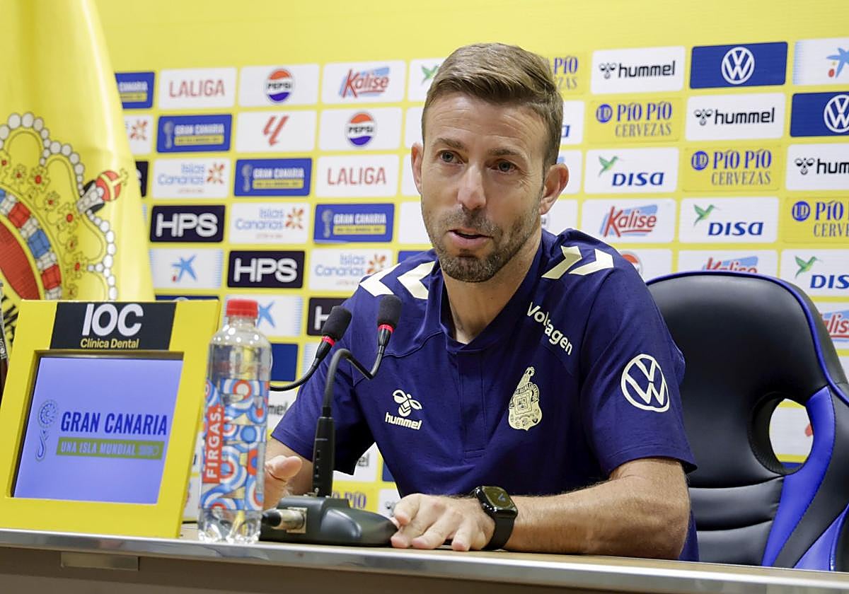 El entrenador de la UD Las Palmas, Luis García, en rueda de prensa.