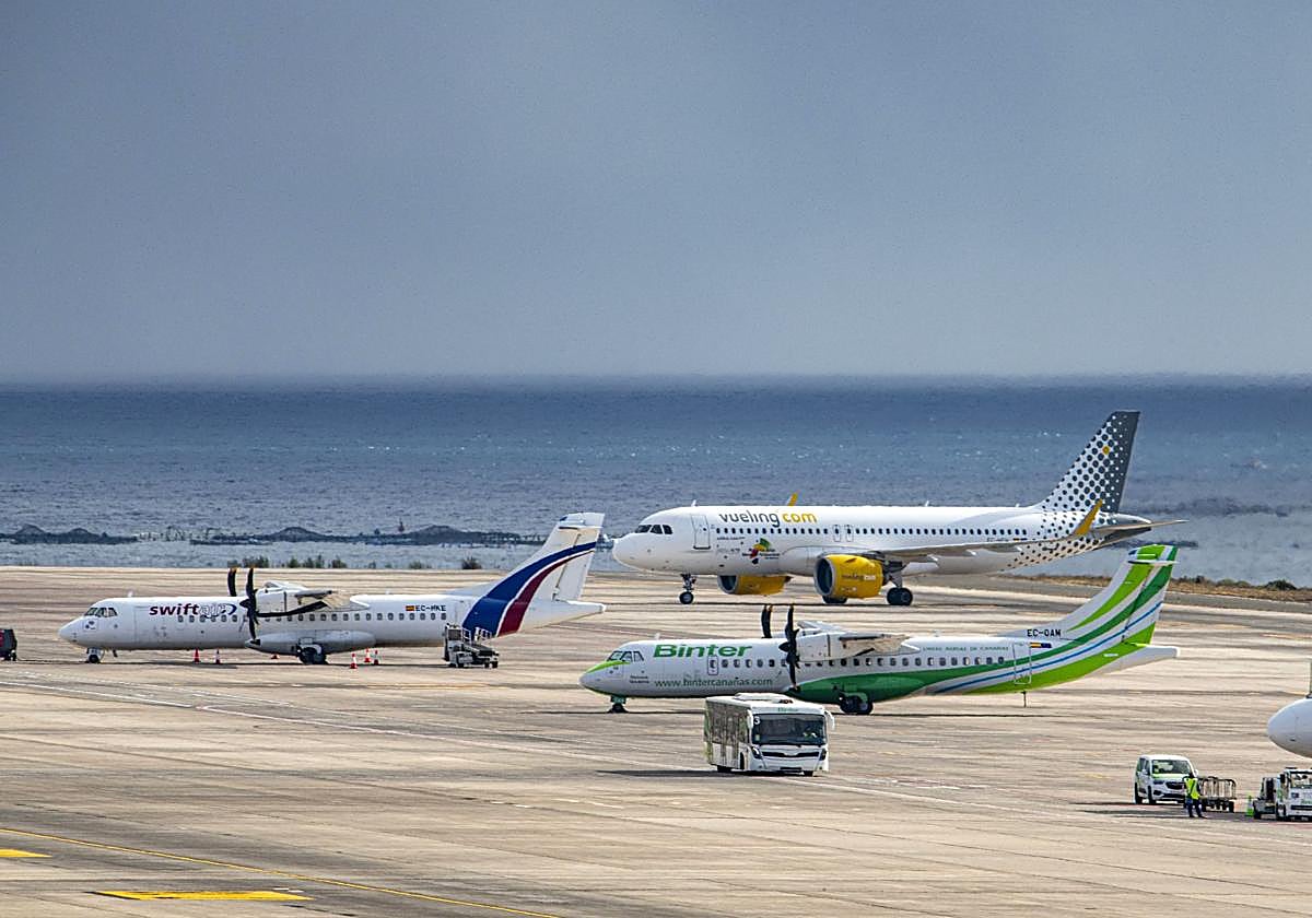 Aviones en el aeropuerto de Gran Canaria.