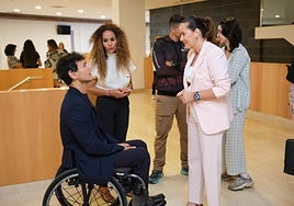 Cisco García departe con la presidenta Lola García y la consejera de Accesibilidad, Carmen Alonso.