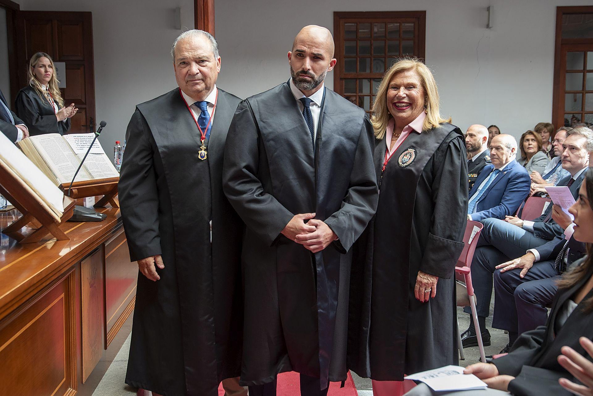 La jura de su profesión de los letrados en el Colegio de Abogados de Las Palmas, en imágenes