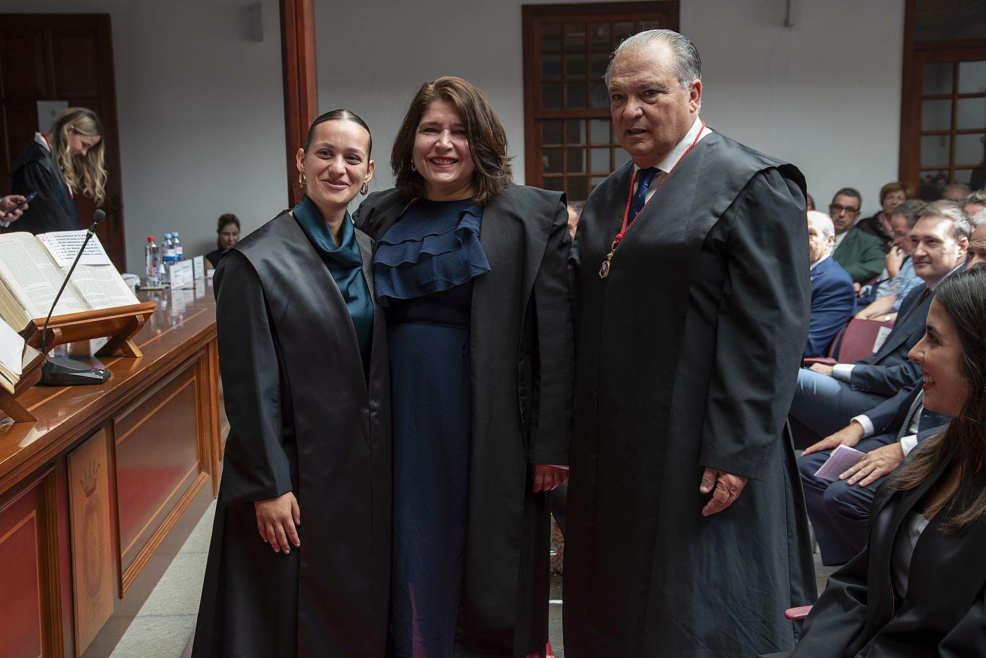 La jura de su profesión de los letrados en el Colegio de Abogados de Las Palmas, en imágenes