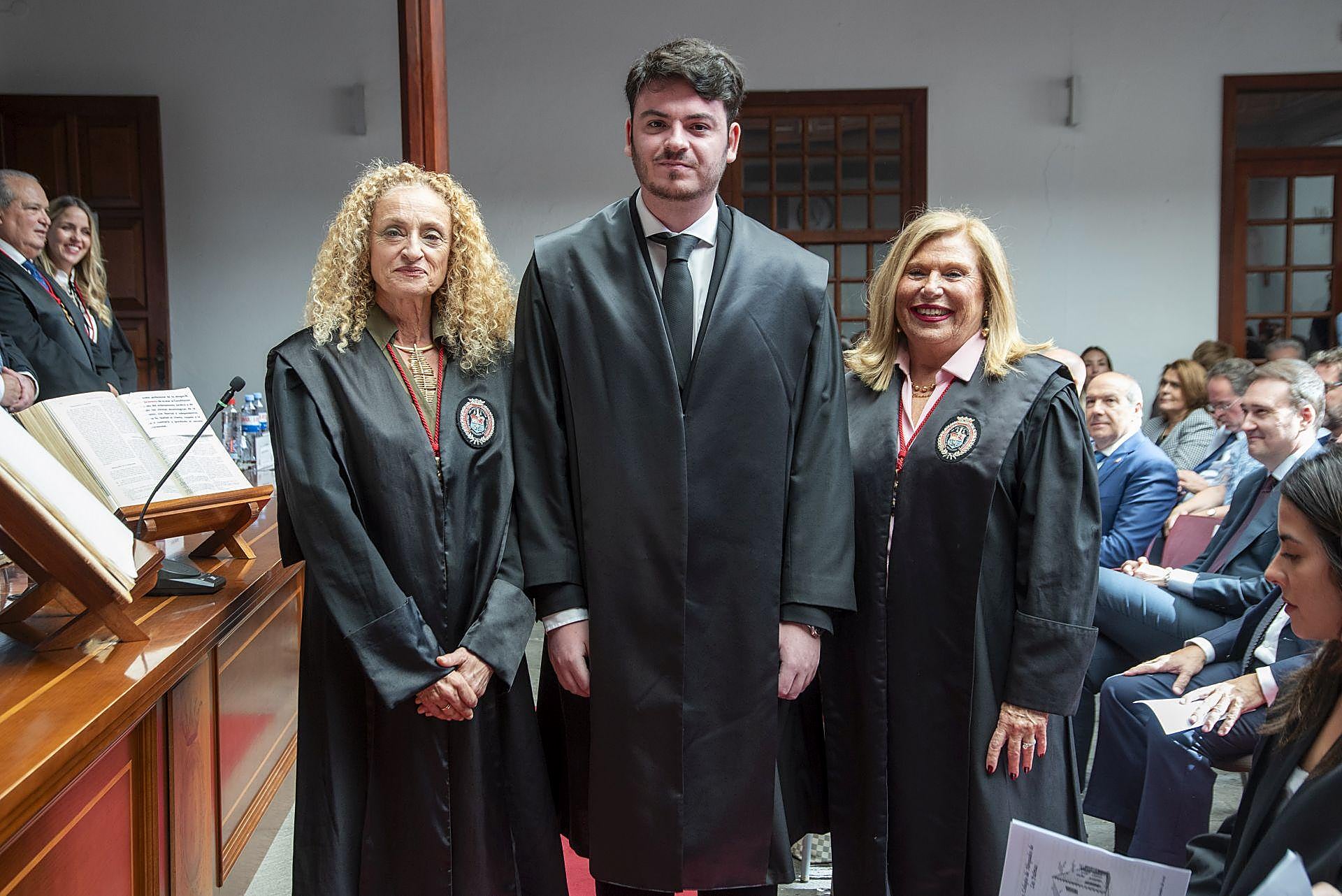 La jura de su profesión de los letrados en el Colegio de Abogados de Las Palmas, en imágenes