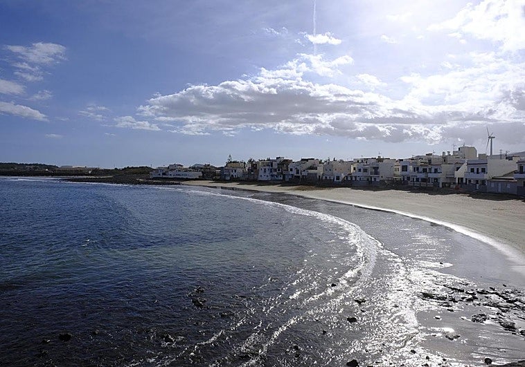 Cinco playas de Telde continúan cerradas por contaminación marina.