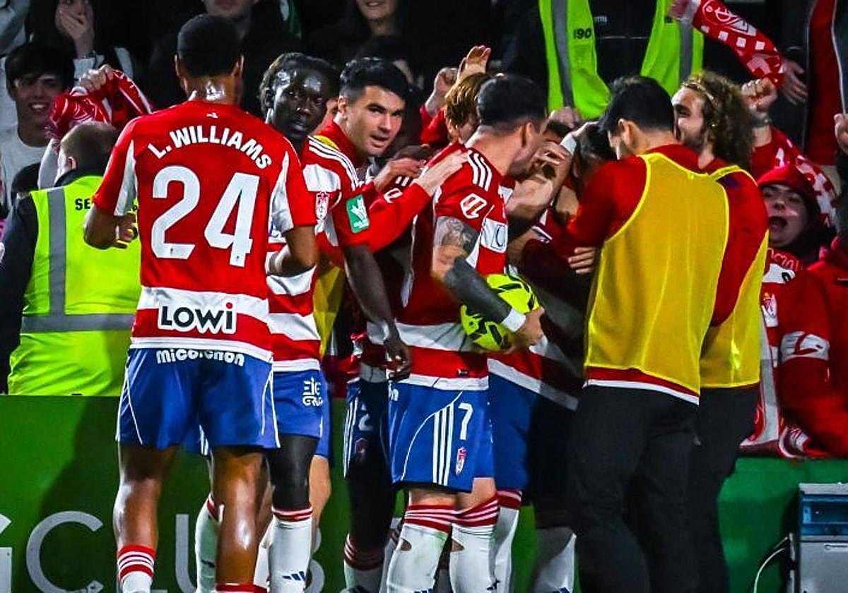 Celebración del Granada en El Sardinero.