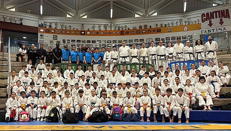 El equipo del Club Deportivo Seishin.