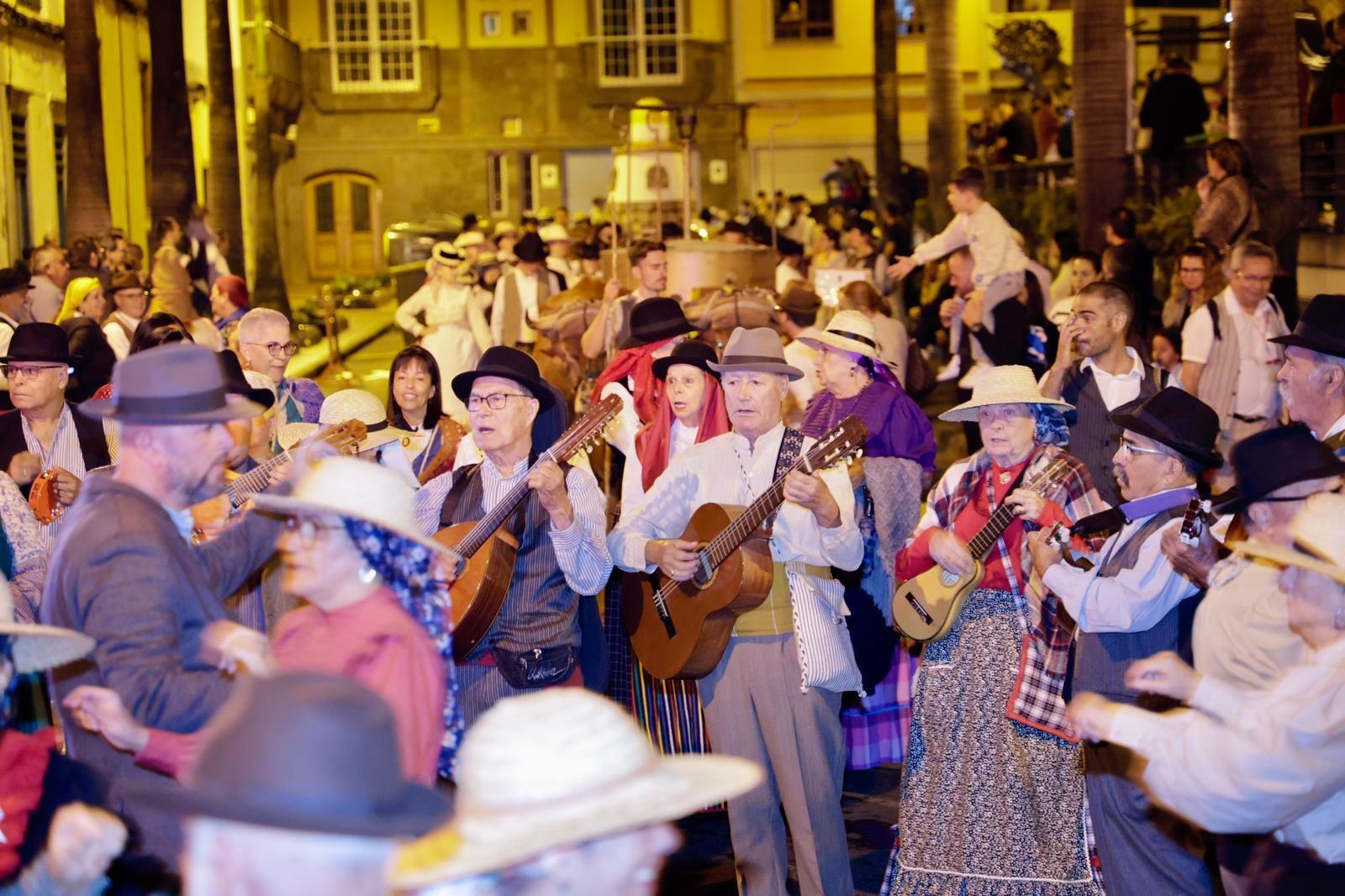 Miles de personas salen de romería en honor a San Gregorio