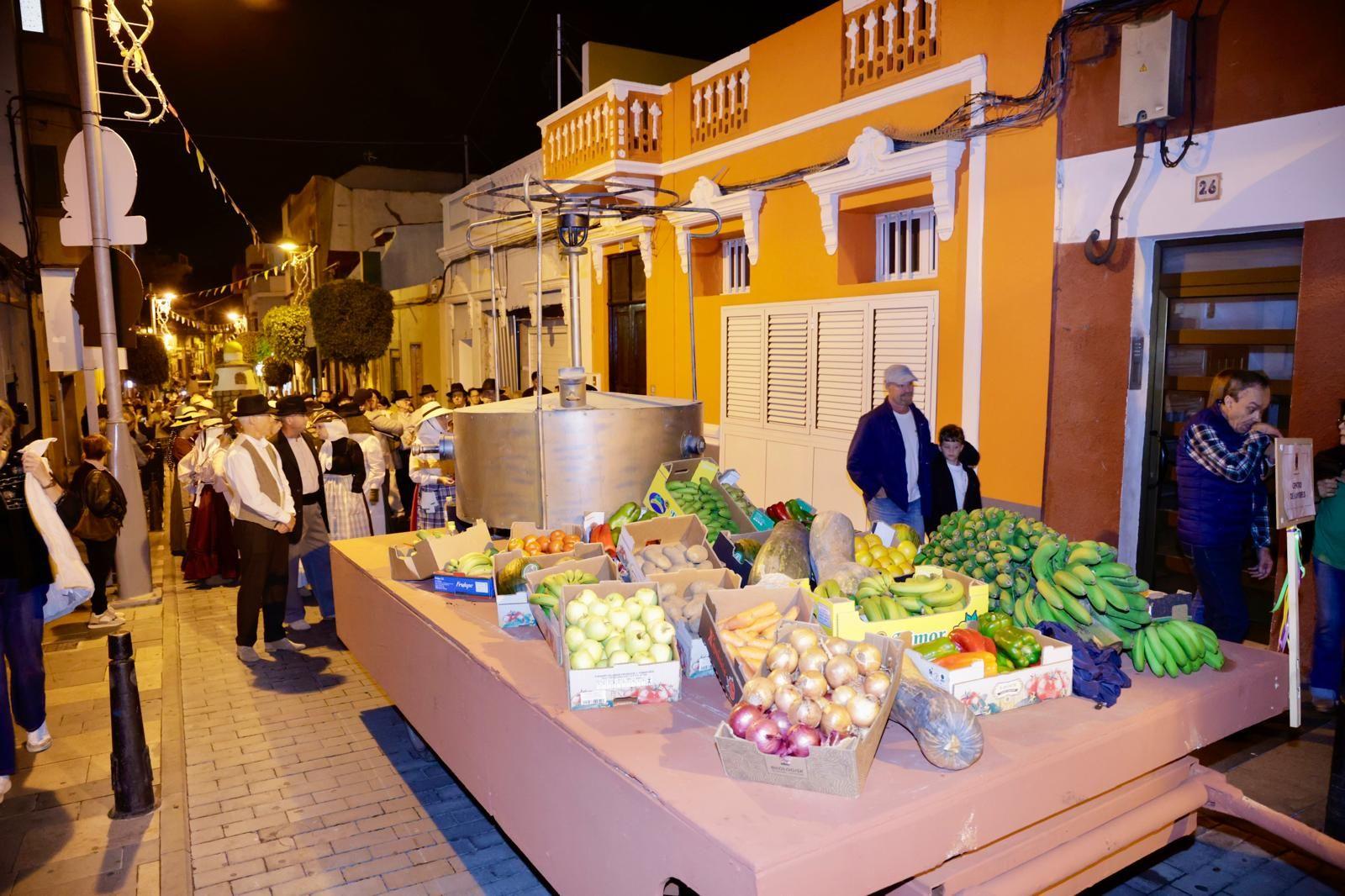 Miles de personas salen de romería en honor a San Gregorio