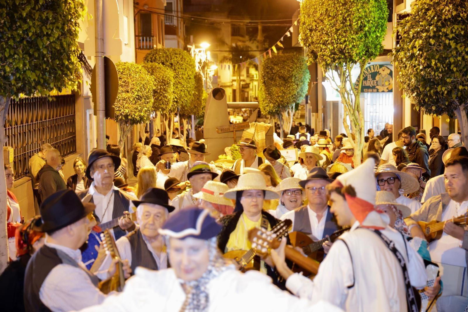 Miles de personas salen de romería en honor a San Gregorio