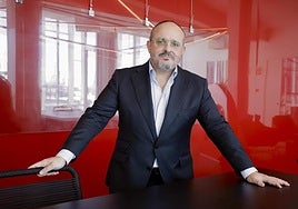 Alejandro Fernández, presidente del PP de Cataluña, este lunes en la sede de CANARIAS7.