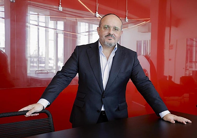 Alejandro Fernández, presidente del PP de Cataluña, este lunes en la sede de CANARIAS7.