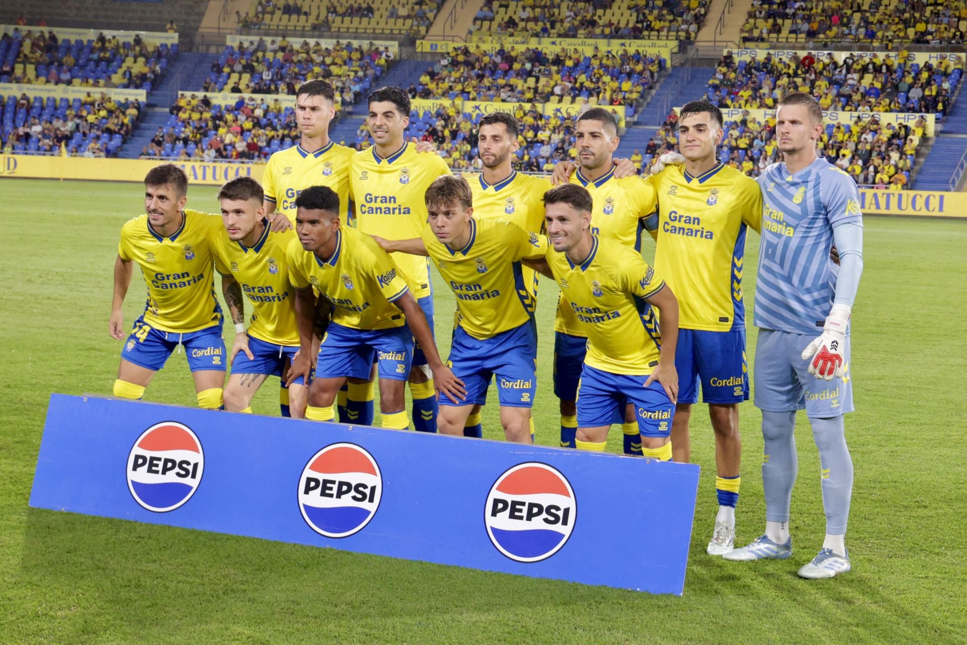 Formación de la UD Las Palmas en casa.