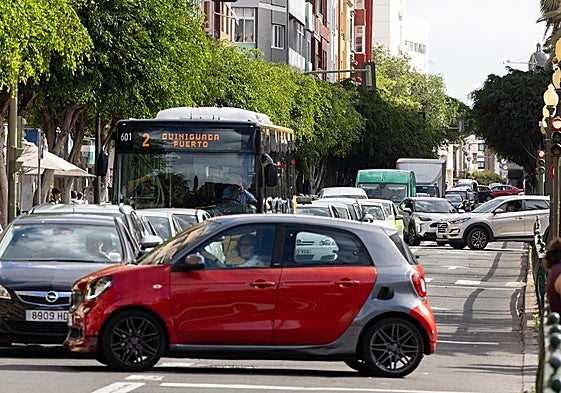 Imagen de las retenciones que se forman en torno a las 14.00 horas en El Obelisco.