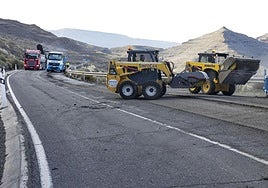 Trabajos de conservación de carreteras en Gran Canaria.