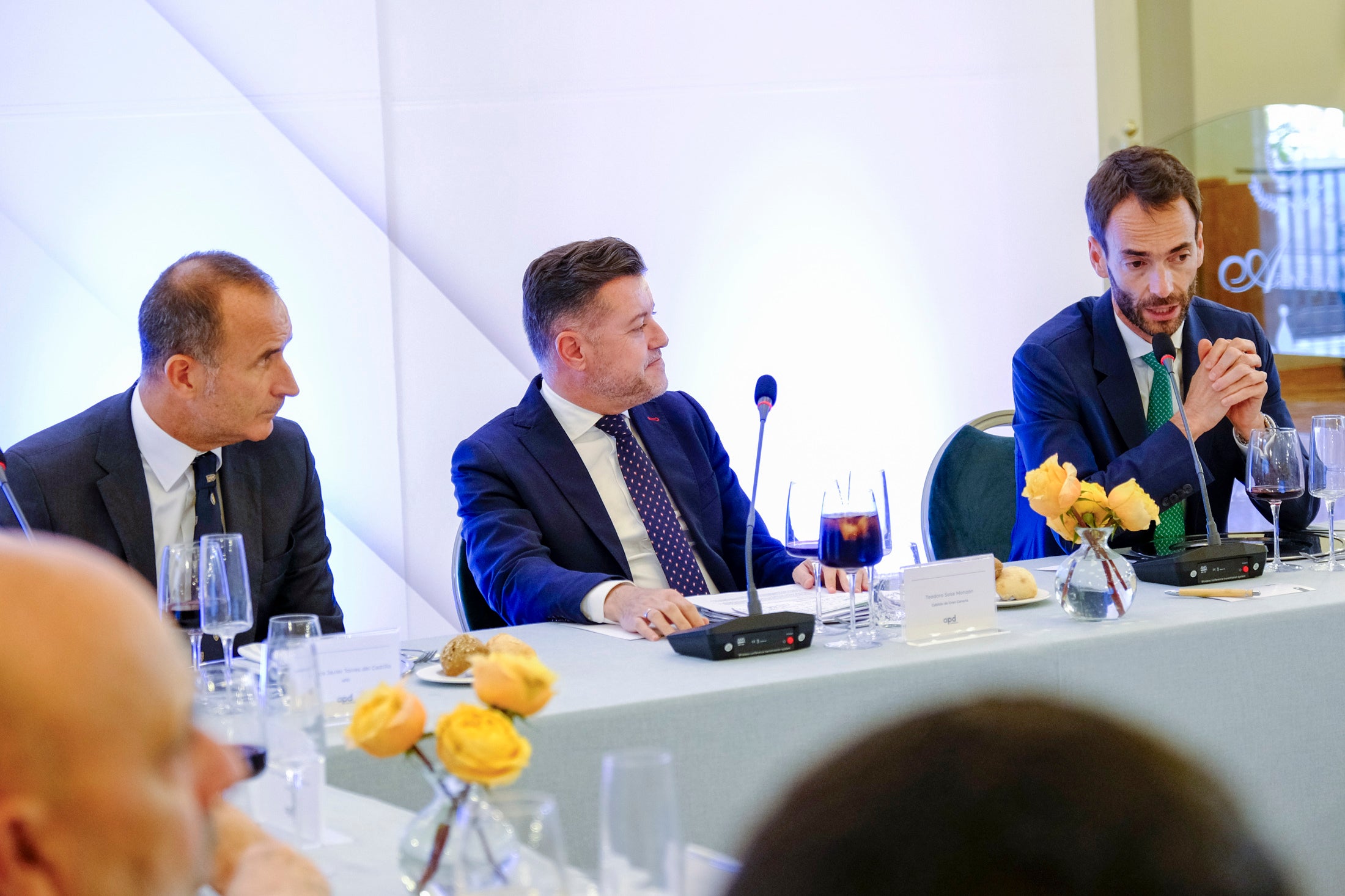 Teodoro Sosa, entre y Francisco Javier Torres y Germán Suárez.