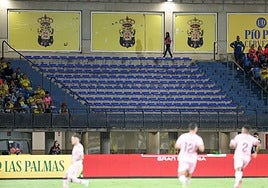 Ultra Naciencia abandonó la grada en señal de protesta tras los controles de la Policía Nacional.