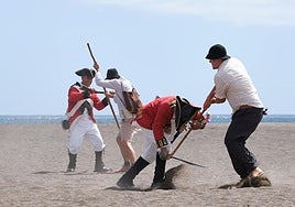 Desembarco de los corsarios ingleses por Gran Tarajal, episodio más popular de la recreación de las batallas de Tamasite y El Cuchillete, en 1740.
