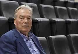 Juan Ruiz, presidente del CV Guaguas, en el palco de autoridades del Gran Canaria Arena.